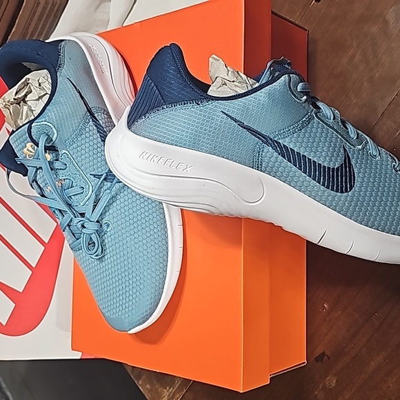 Nike sneakers - Picture 3 of 3